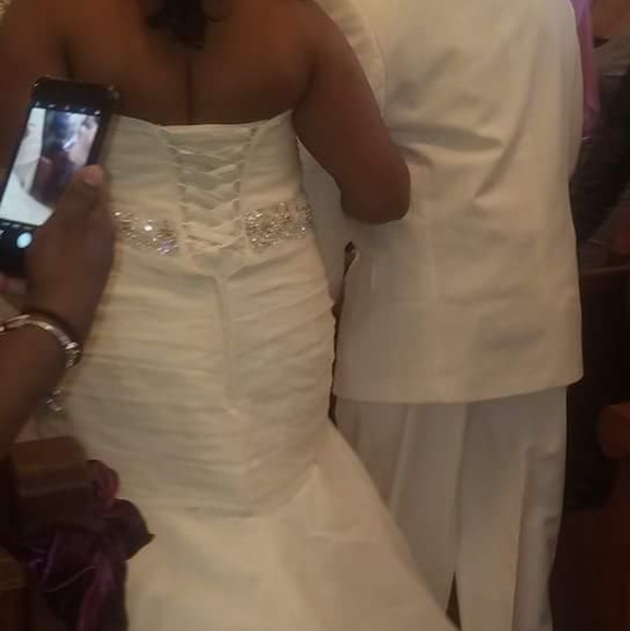 Wedding Dress - Picture 1 of 4